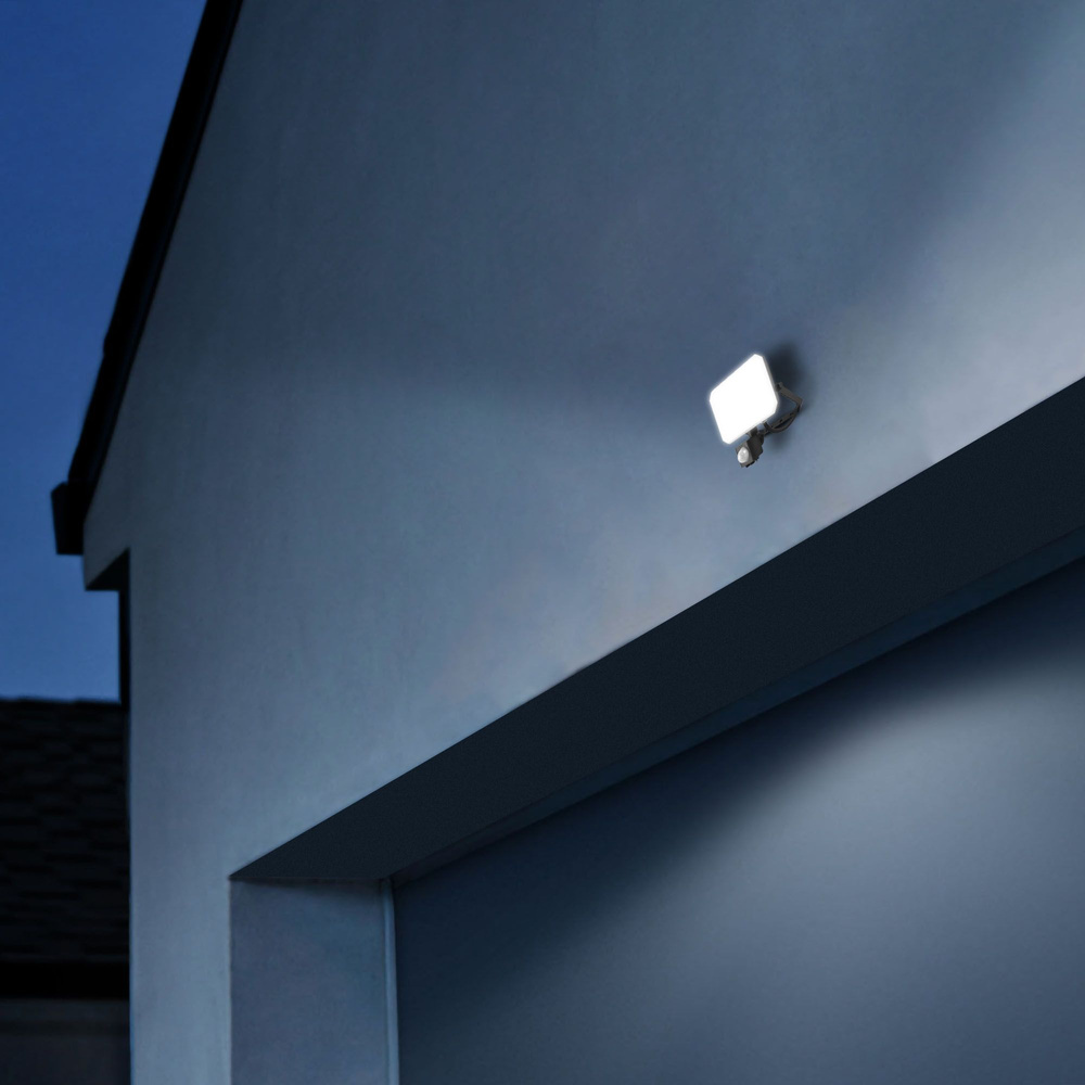 Naświetlacz Videx LED 30W 2850lm neutralna biel 5000K czujnik ruchu IP65